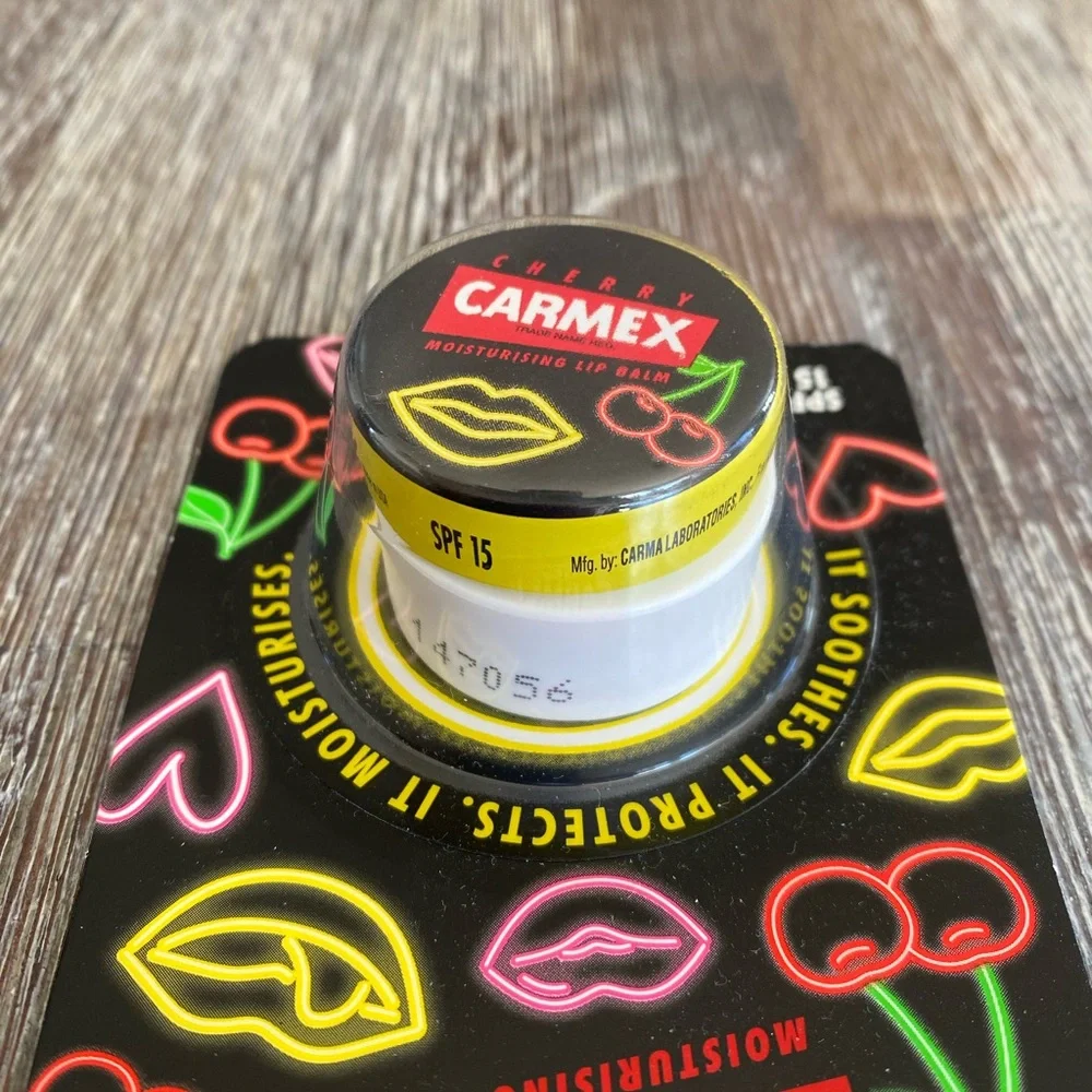 Carmex Limited Edition Neon Cherry pot Moisturing Lip Balm - Picture 3 of 3
